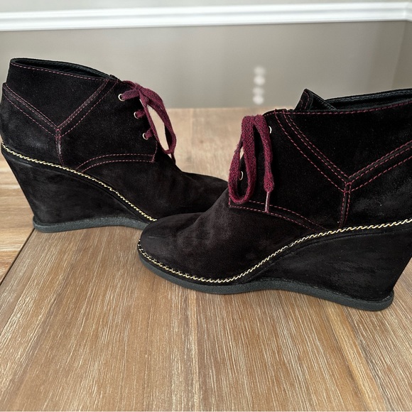 CHANEL Suede Wedge Booties CC Chain size 41 - Picture 4 of 12